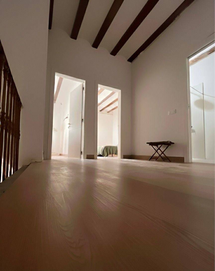 Pasillo superior con vigas de madera - Casa centenaria Xeresa La Safor